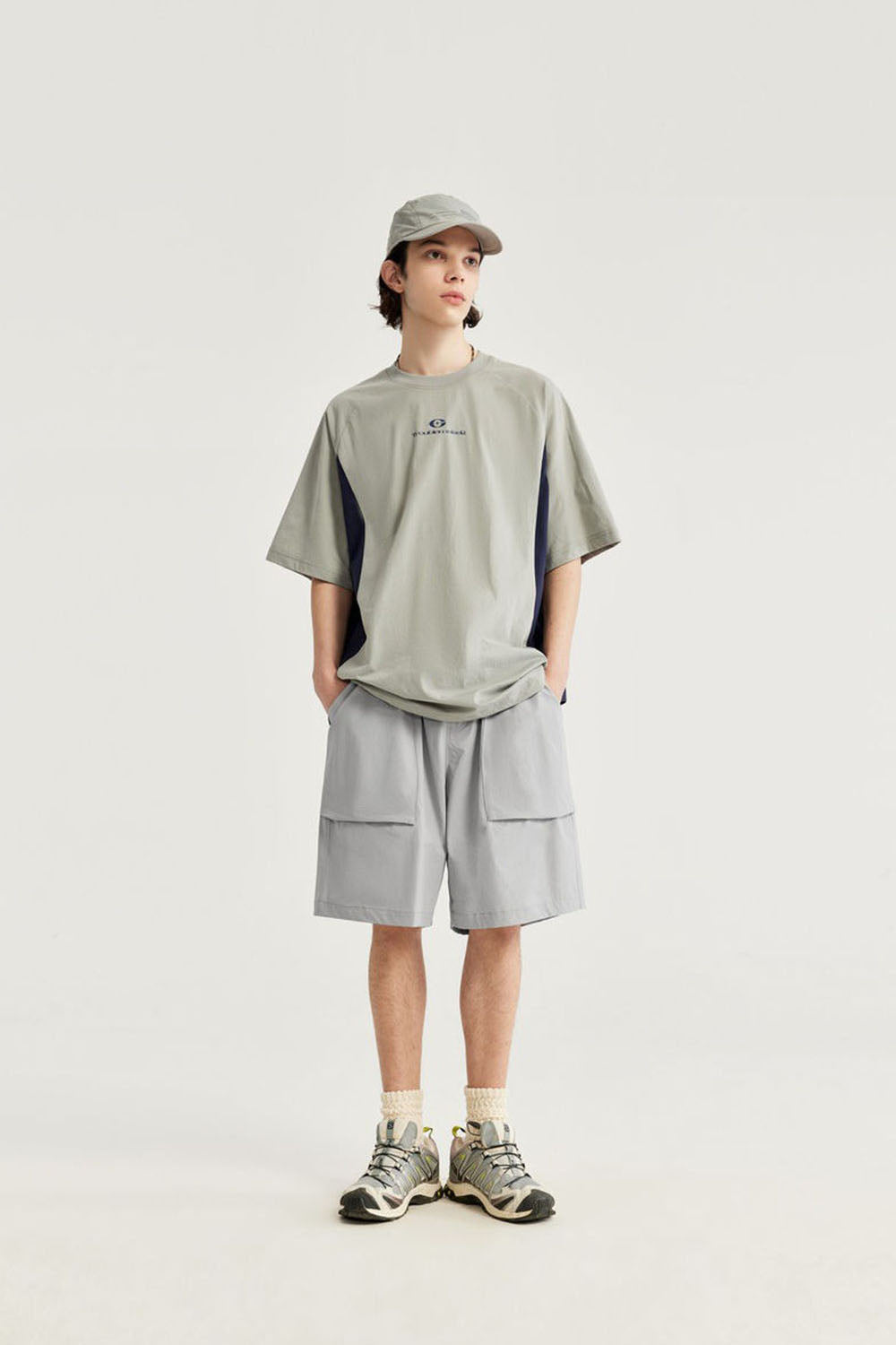 Elastic Sports Five-Point Shorts with Large Pockets: Loose Casual Men's Shorts