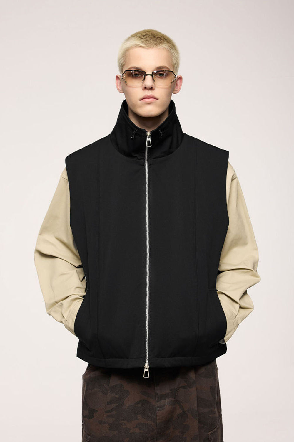Wrinkle-Resistant Utility Vest: Functional Streetwear Outdoor Vest Jacket for Men