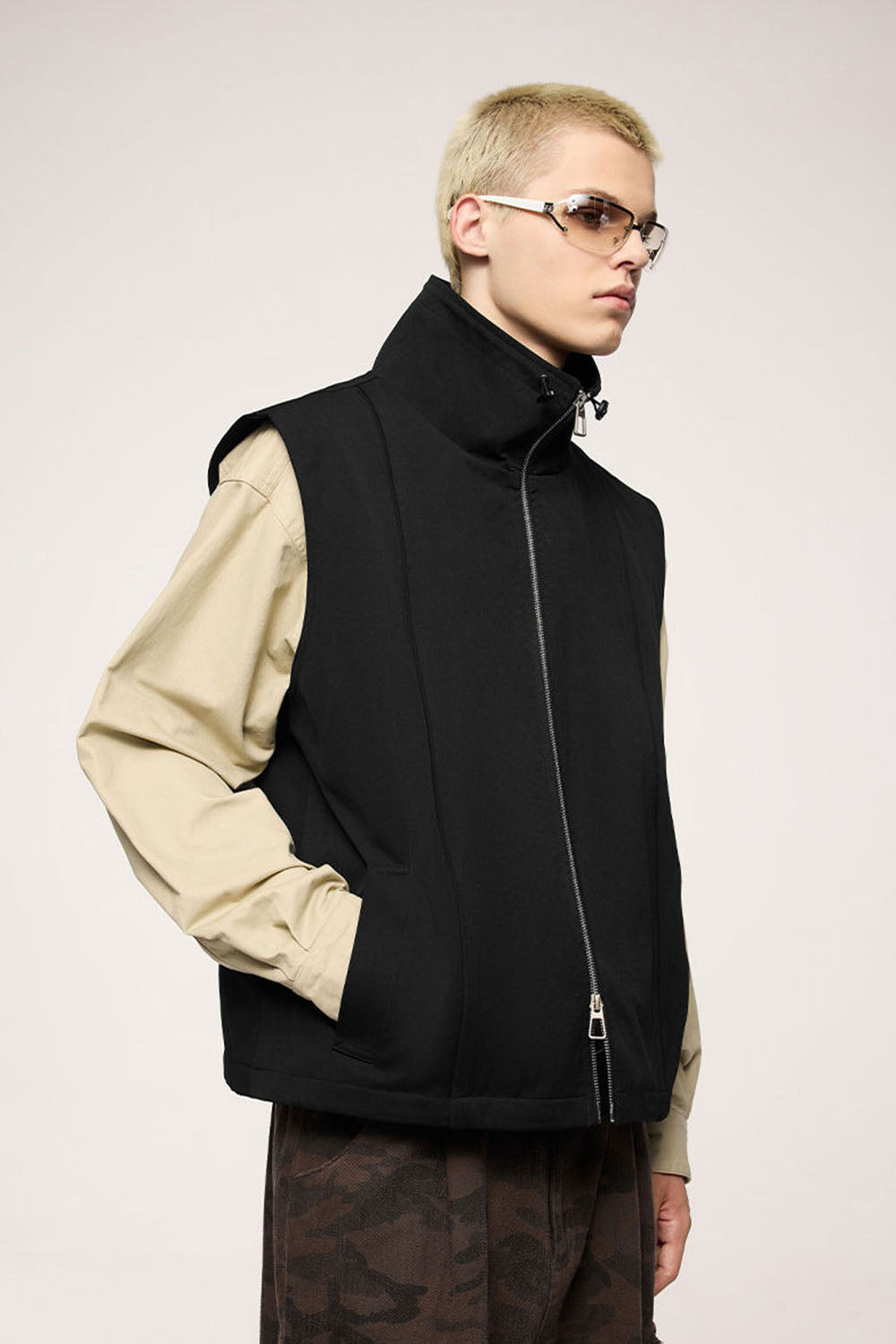 Wrinkle-Resistant Utility Vest: Functional Streetwear Outdoor Vest Jacket for Men
