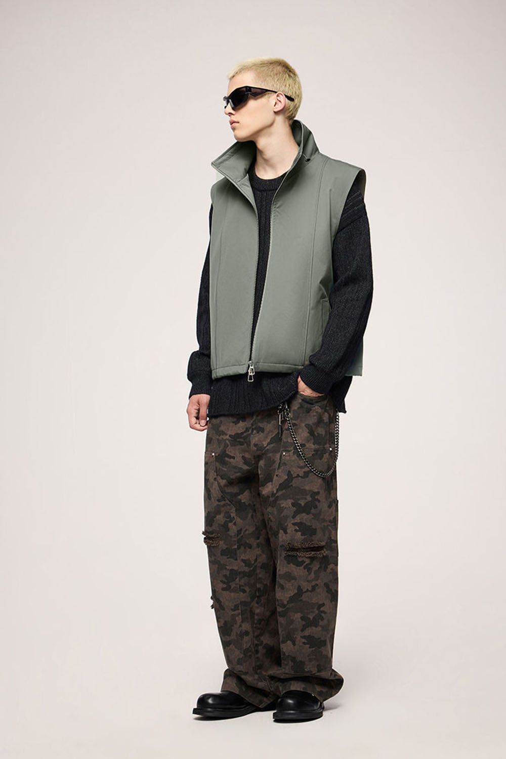 Wrinkle-Resistant Utility Vest: Functional Streetwear Outdoor Vest Jacket for Men