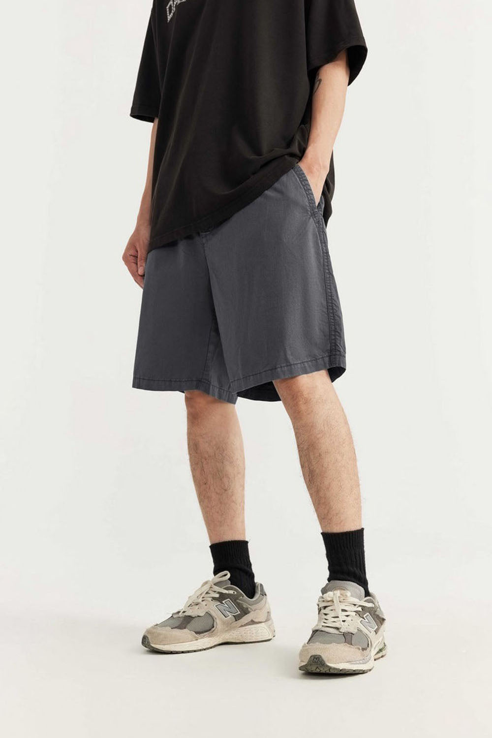 Eco-Friendly Garment-Washed Straight Shorts in Pure Color