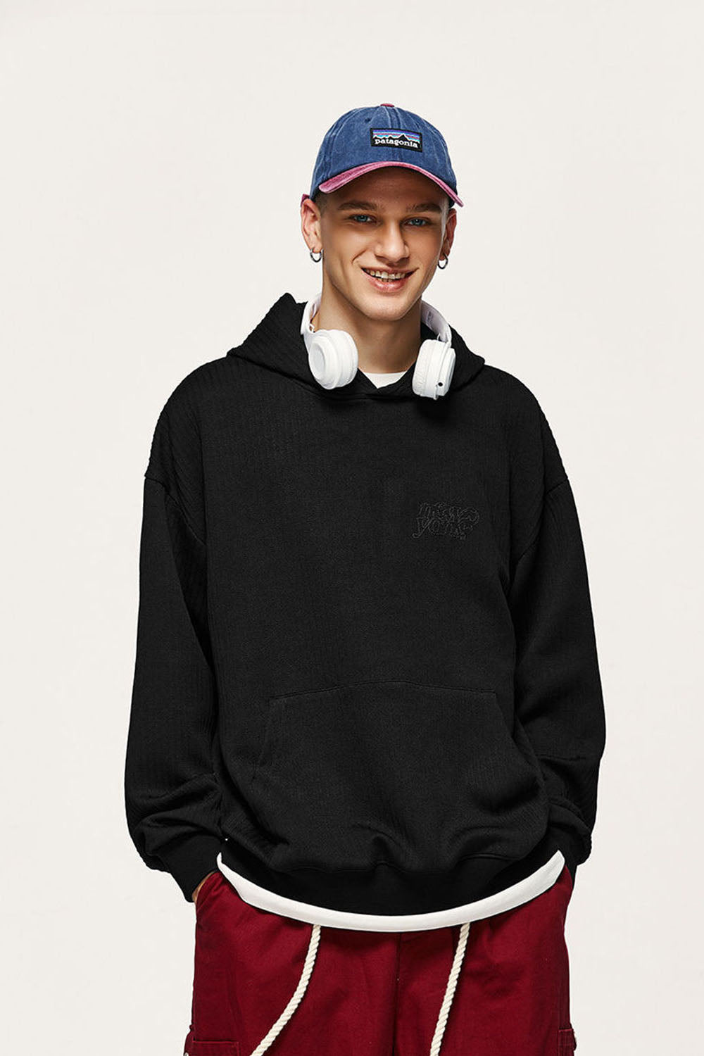 Coarse Knit Hooded Sweatshirt with Embroidered Piano Pattern