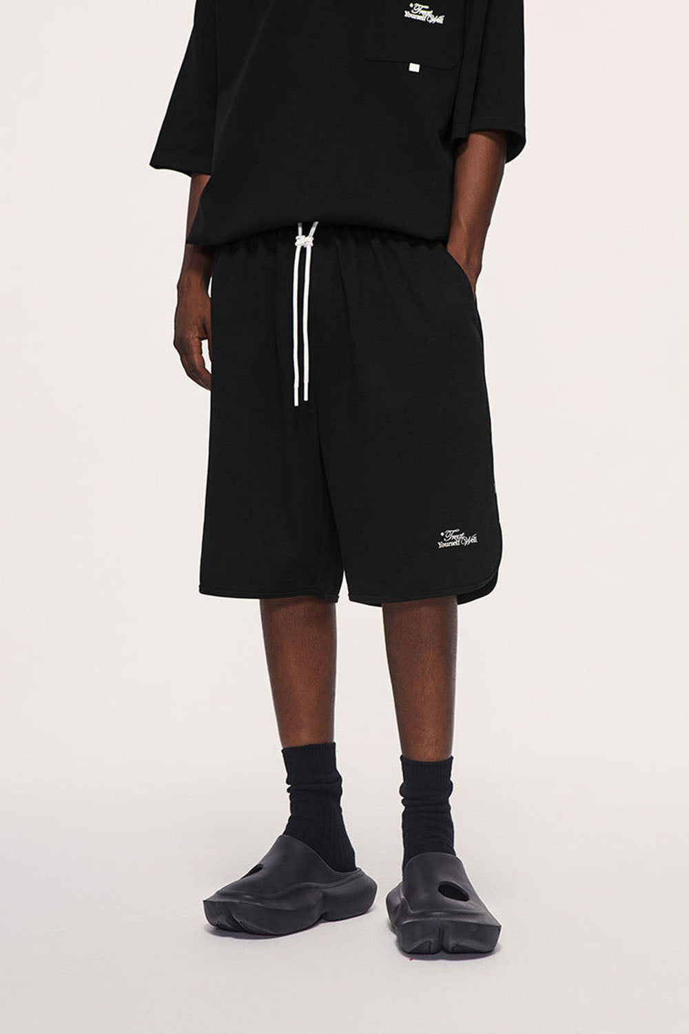 Men's Arched Split Loose Shorts with Letter Embroidery