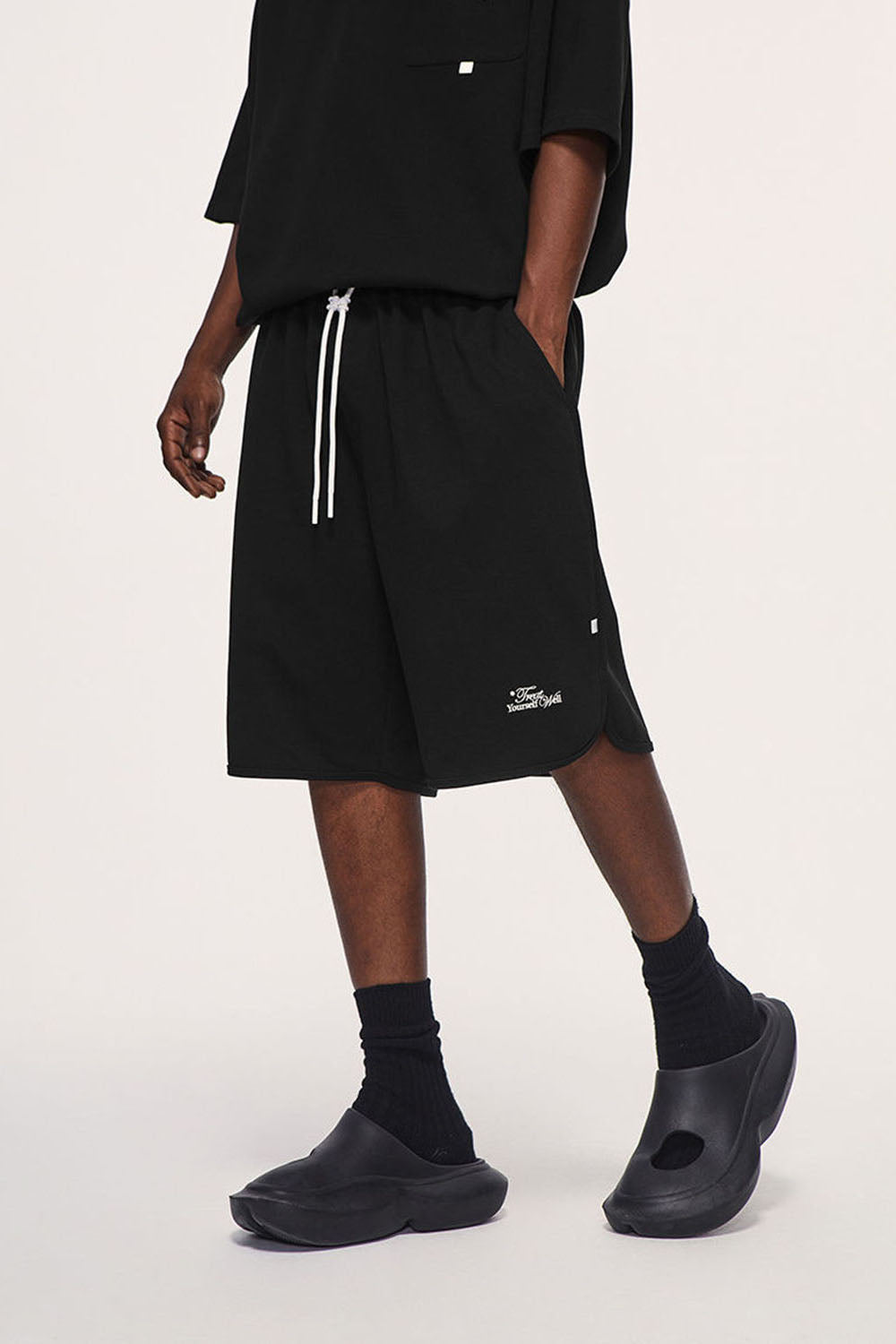 Men's Arched Split Loose Shorts with Letter Embroidery