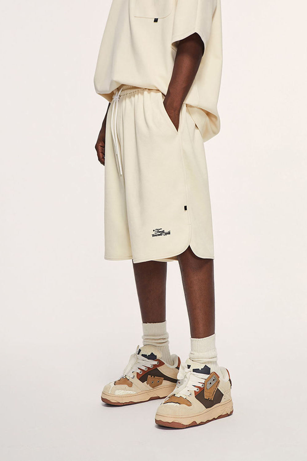 Men's Arched Split Loose Shorts with Letter Embroidery