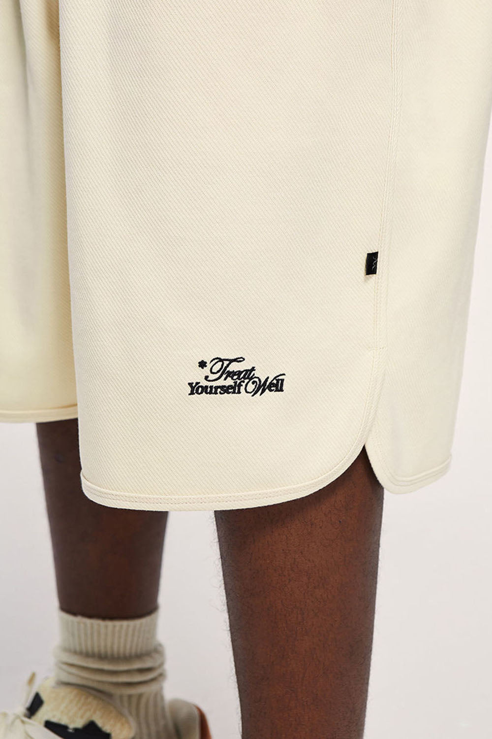 Men's Arched Split Loose Shorts with Letter Embroidery