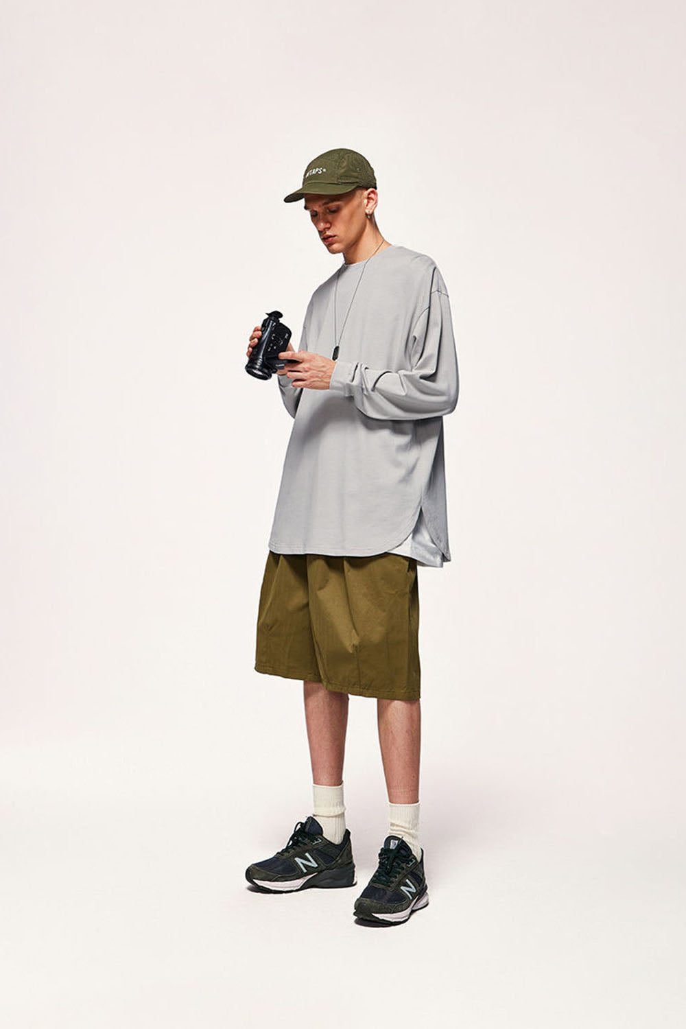 305G Heavyweight Curved Hem Long Sleeve T-Shirt in Loose Casual Fit
