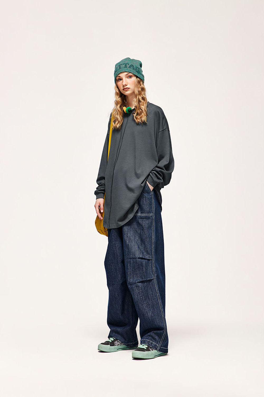 305G Heavyweight Curved Hem Long Sleeve T-Shirt in Loose Casual Fit