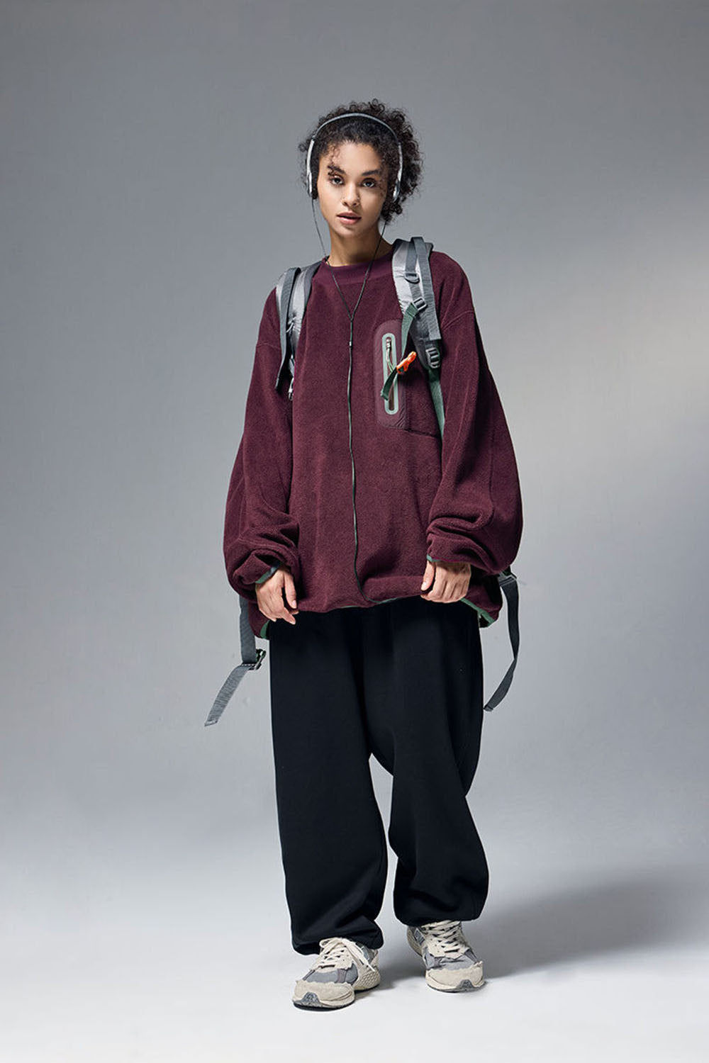 325G Fleece Crewneck Sweatshirt with Rubber Press Detail in Loose Casual Fit