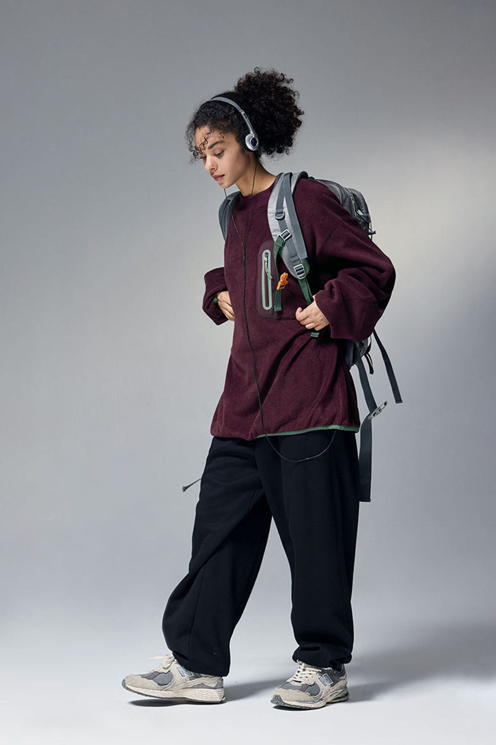 325G Fleece Crewneck Sweatshirt with Rubber Press Detail in Loose Casual Fit