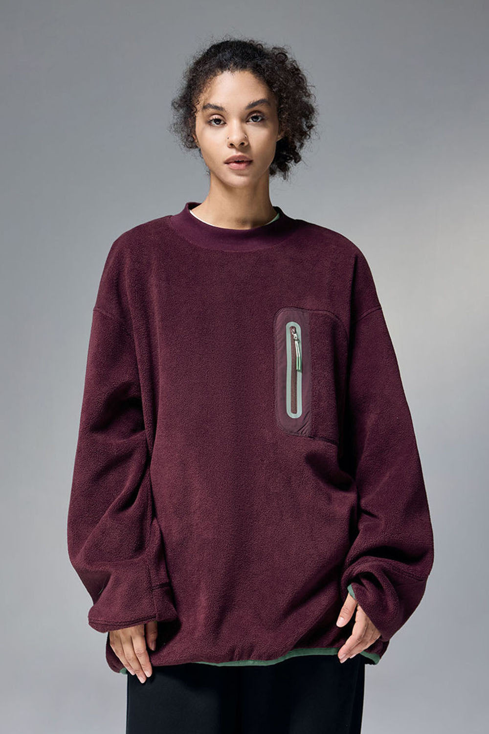 325G Fleece Crewneck Sweatshirt with Rubber Press Detail in Loose Casual Fit
