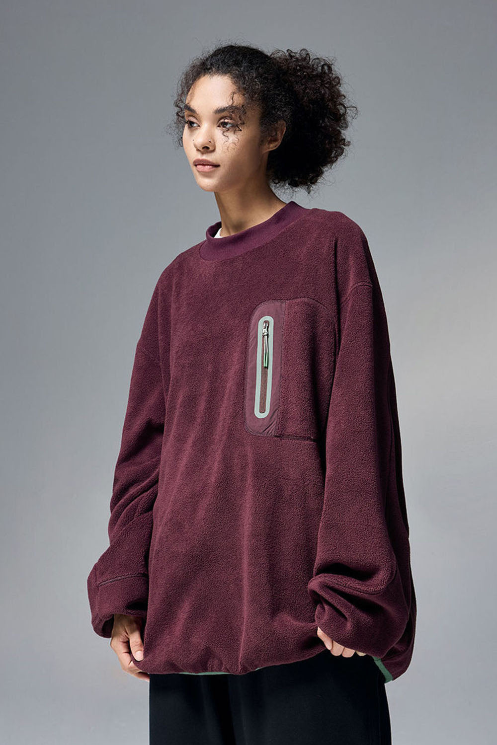 325G Fleece Crewneck Sweatshirt with Rubber Press Detail in Loose Casual Fit