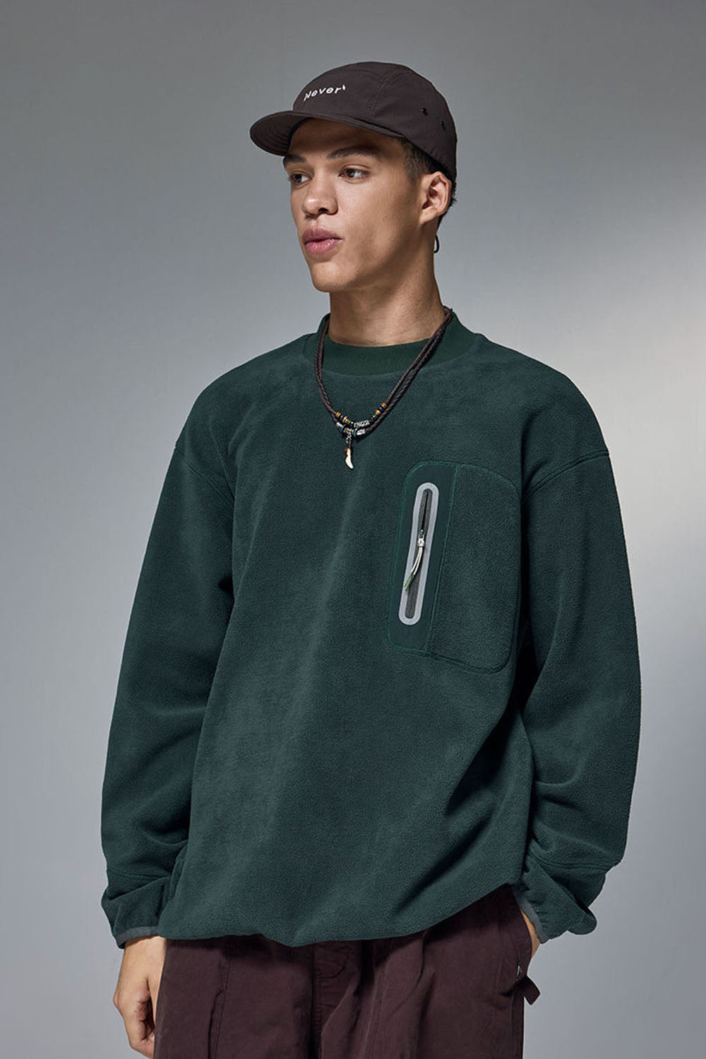 325G Fleece Crewneck Sweatshirt with Rubber Press Detail in Loose Casual Fit