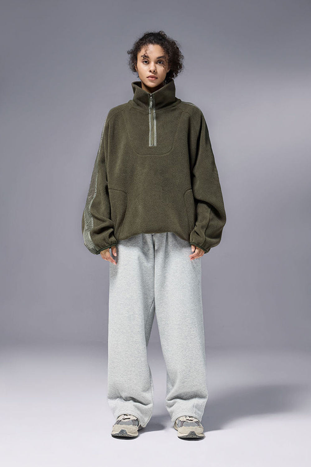 325G Fleece Stand Collar Zip Sweatshirt in Loose Casual Fit