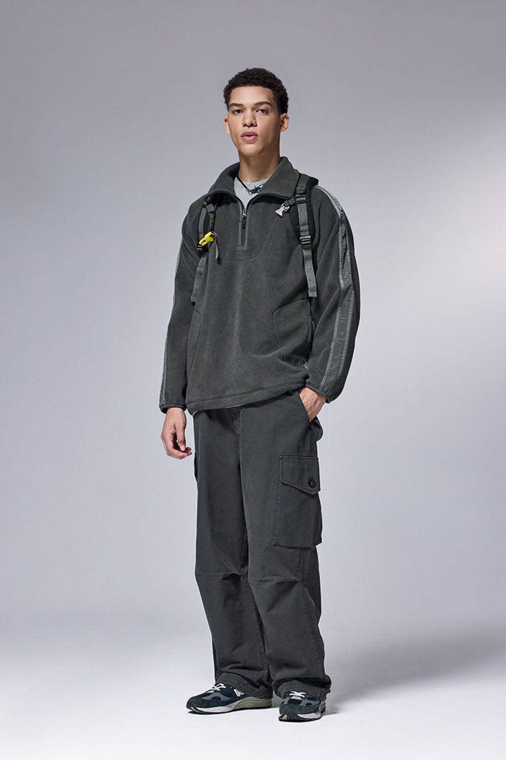 325G Fleece Stand Collar Zip Sweatshirt in Loose Casual Fit