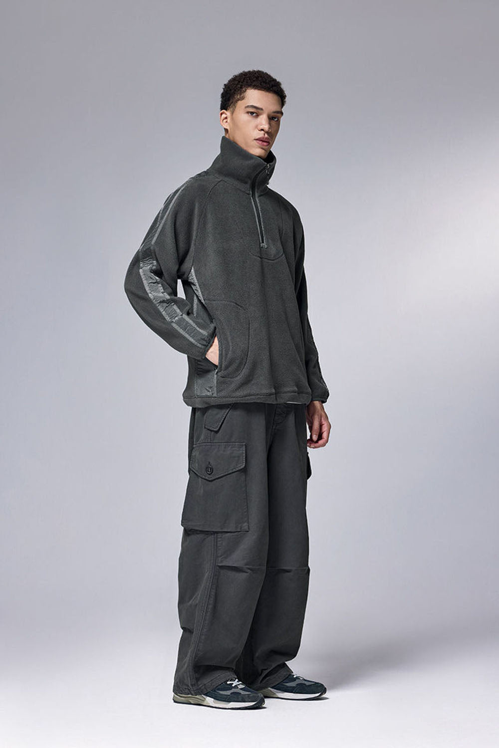 325G Fleece Stand Collar Zip Sweatshirt in Loose Casual Fit