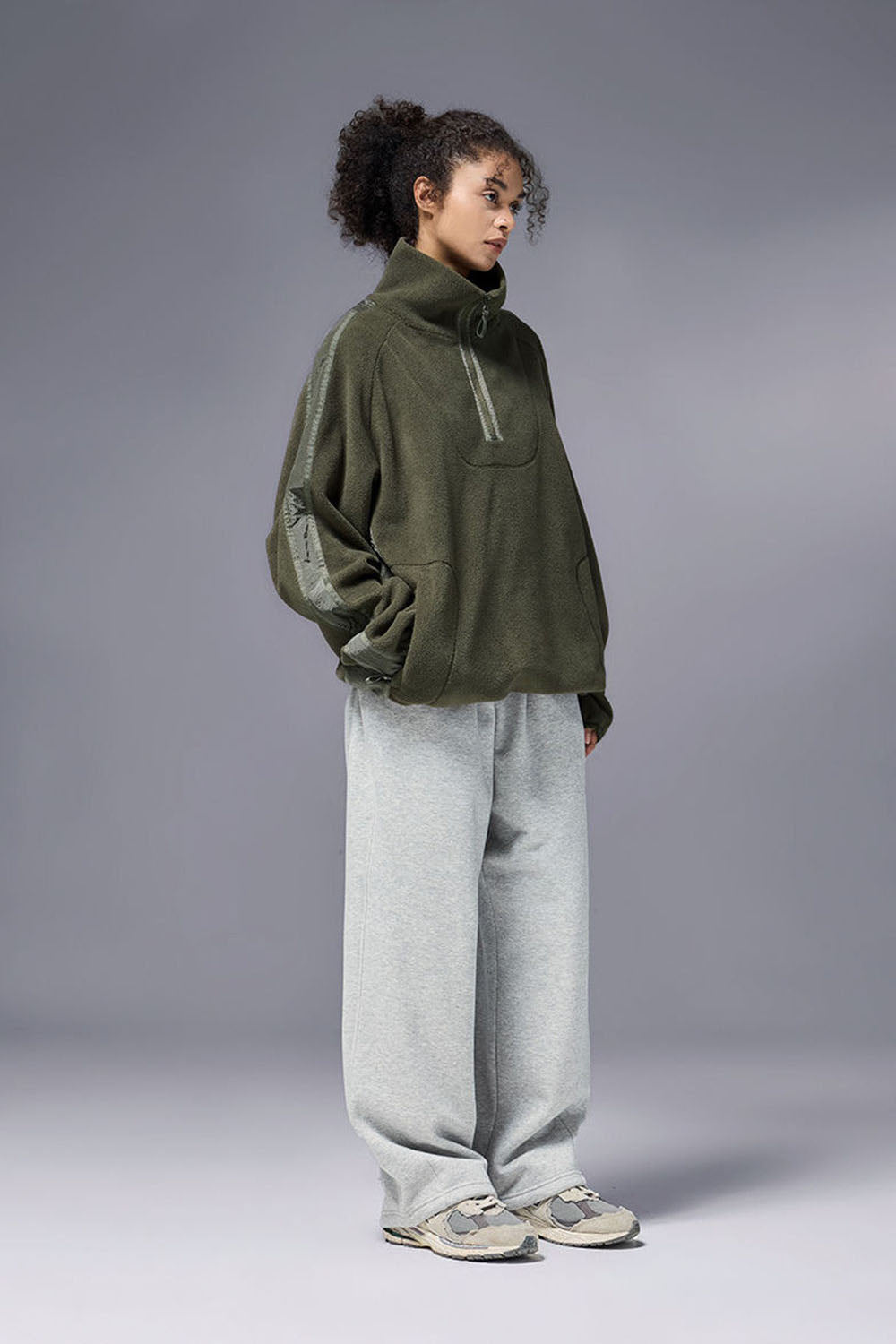 325G Fleece Stand Collar Zip Sweatshirt in Loose Casual Fit