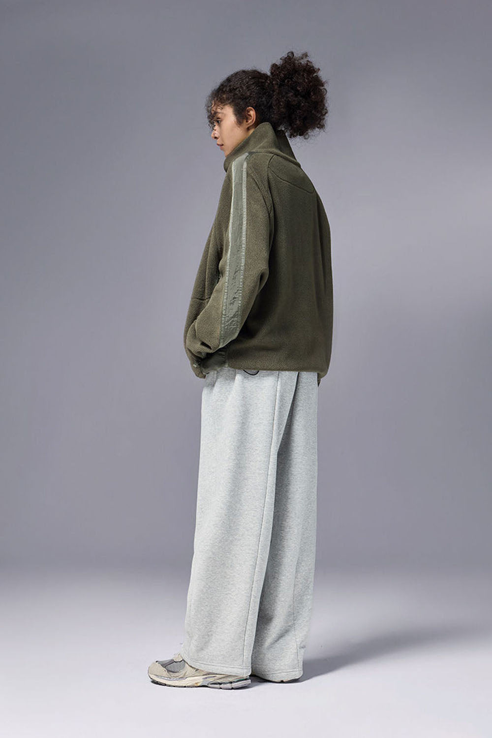 325G Fleece Stand Collar Zip Sweatshirt in Loose Casual Fit