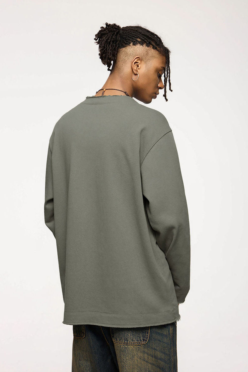 370G Frayed Edge Semi-Turtleneck Sweatshirt in a Loose Streetwear Style