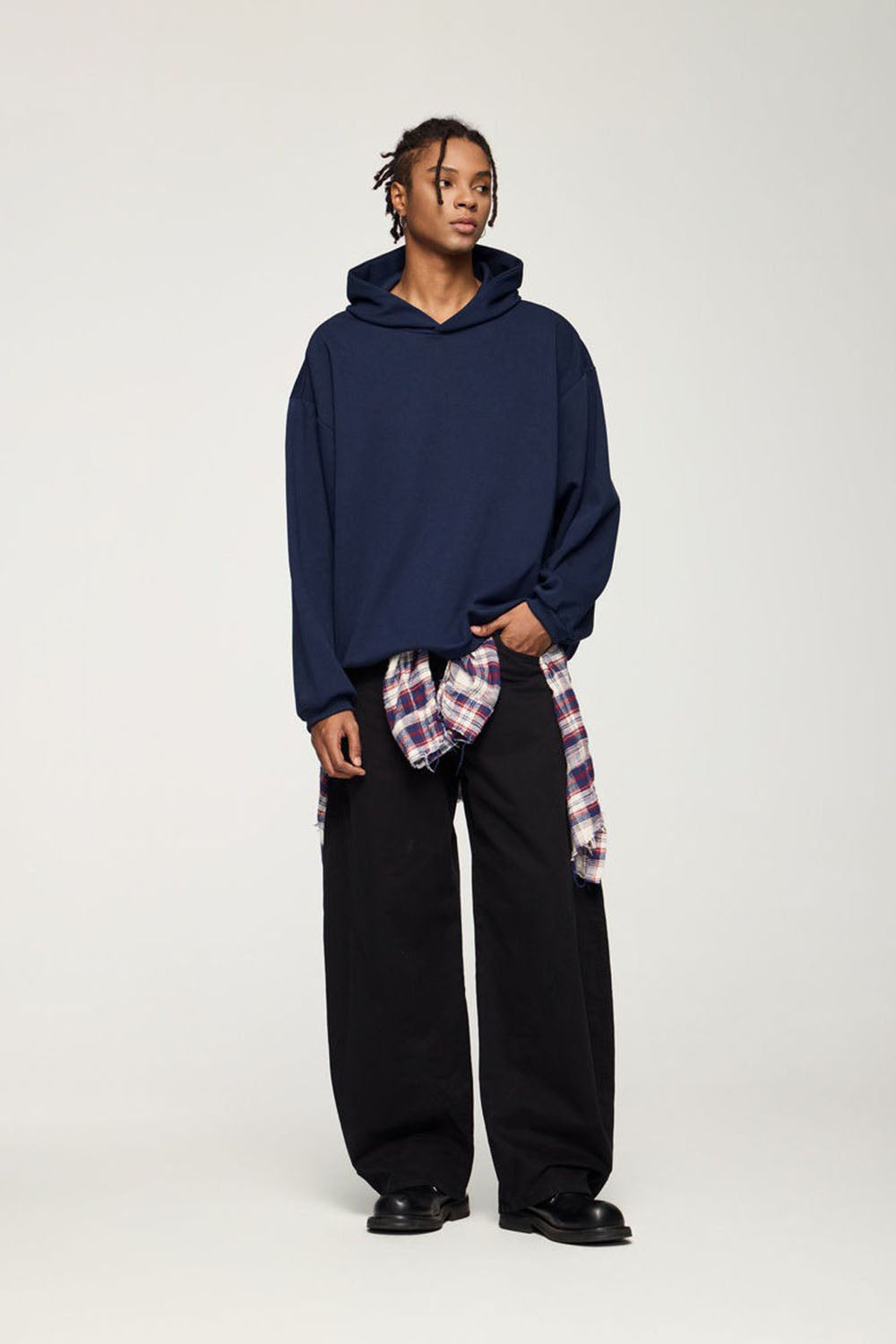 Lightweight Hooded Sweatshirt in Solid Color with Loose Fit