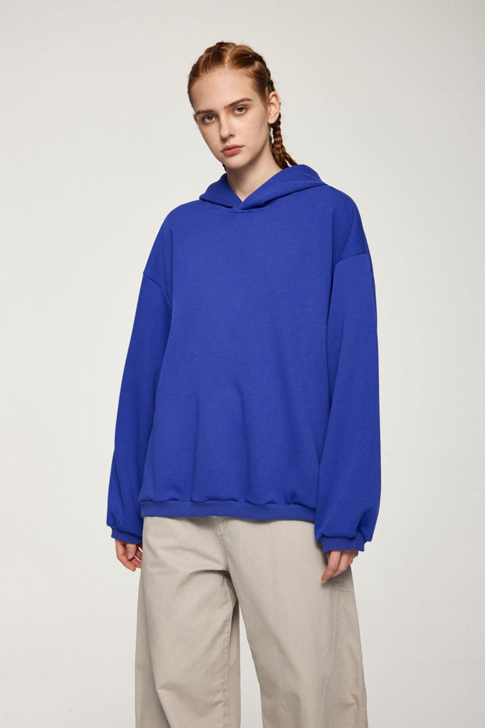Lightweight Hooded Sweatshirt in Solid Color with Loose Fit