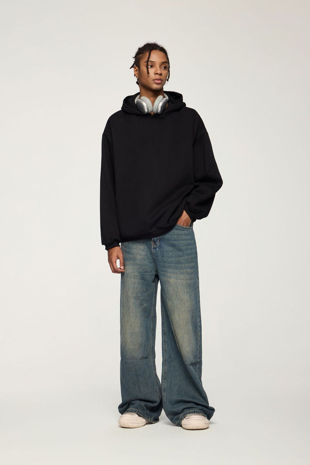 Lightweight Hooded Sweatshirt in Solid Color with Loose Fit