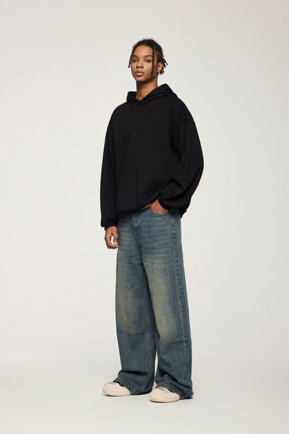 Lightweight Hooded Sweatshirt in Solid Color with Loose Fit