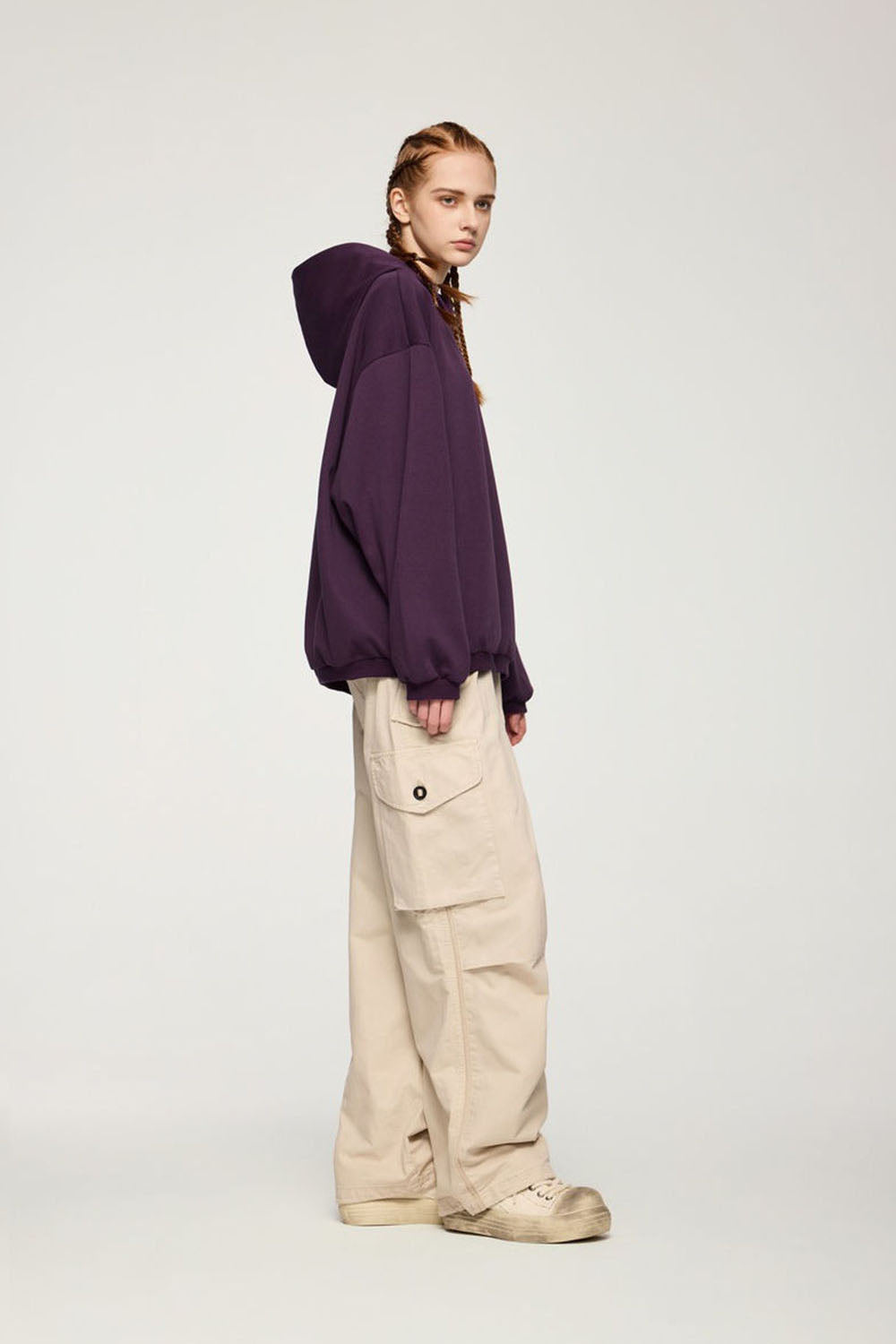 Lightweight Hooded Sweatshirt in Solid Color with Loose Fit