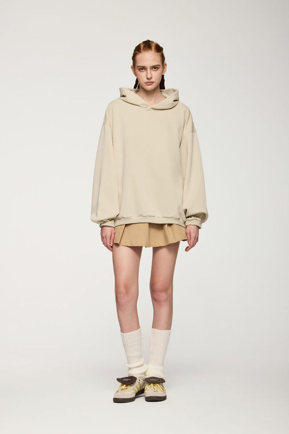Lightweight Hooded Sweatshirt in Solid Color with Loose Fit