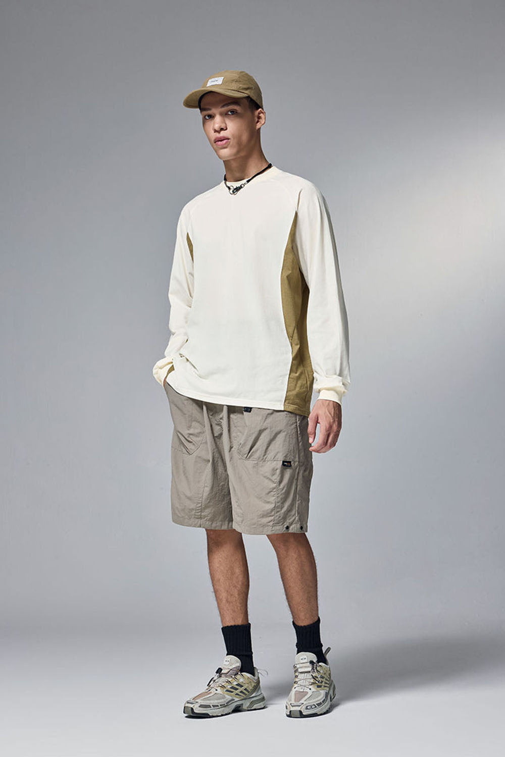 Color-Block Long Sleeve T-Shirt with Crew Neck and Panel Design