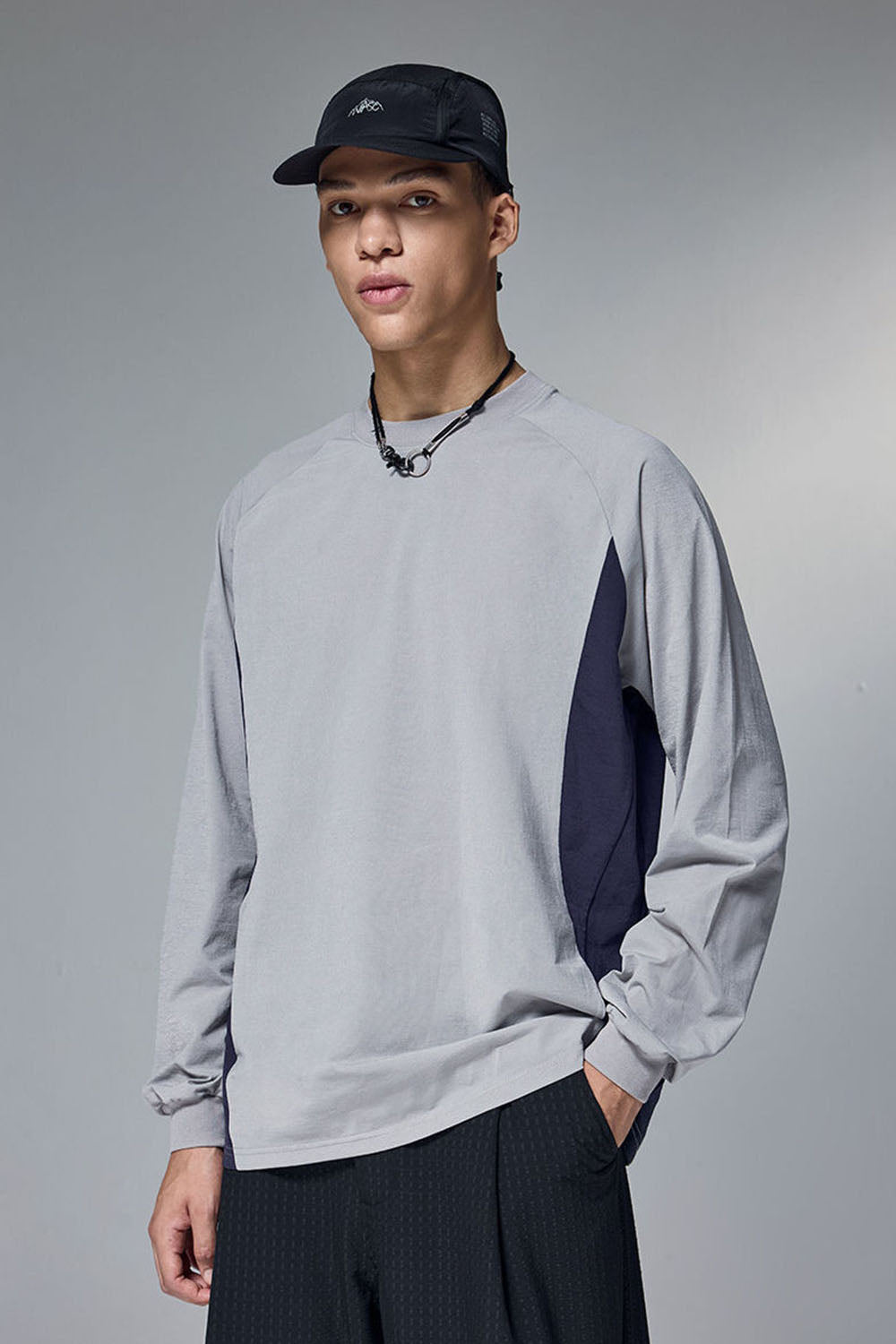 Color-Block Long Sleeve T-Shirt with Crew Neck and Panel Design