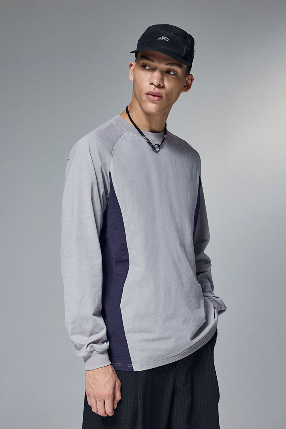 Color-Block Long Sleeve T-Shirt with Crew Neck and Panel Design