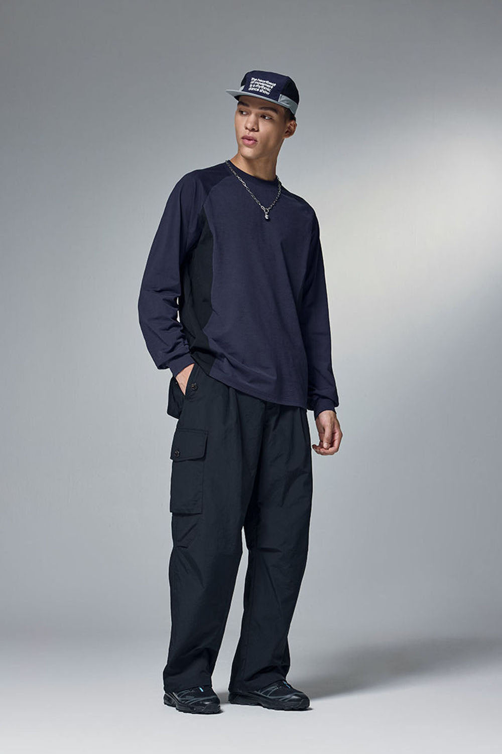 Color-Block Long Sleeve T-Shirt with Crew Neck and Panel Design