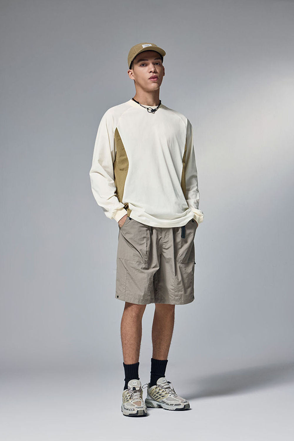 Color-Block Long Sleeve T-Shirt with Crew Neck and Panel Design