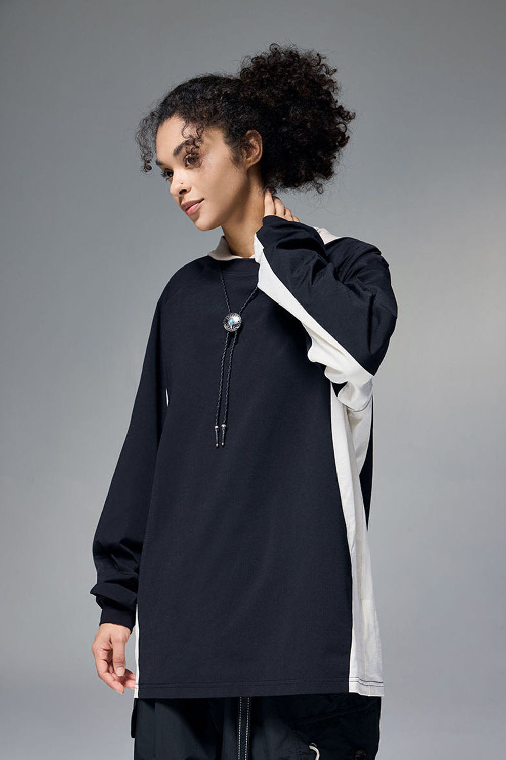 Color-Block Long Sleeve T-Shirt with Crew Neck and Panel Design