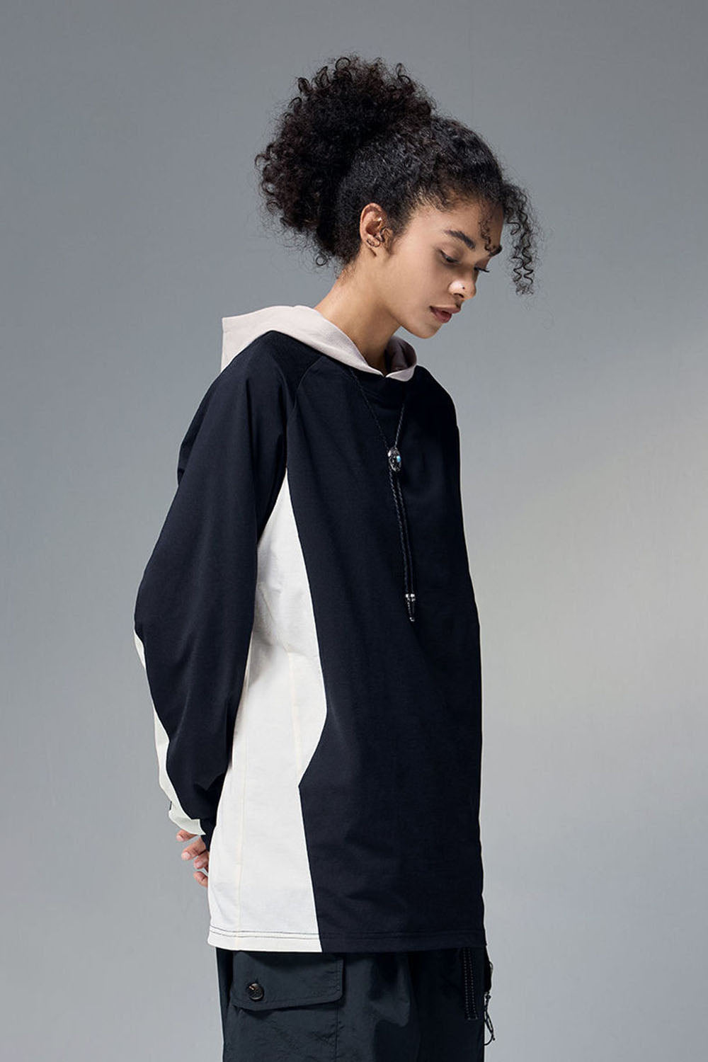 Color-Block Long Sleeve T-Shirt with Crew Neck and Panel Design