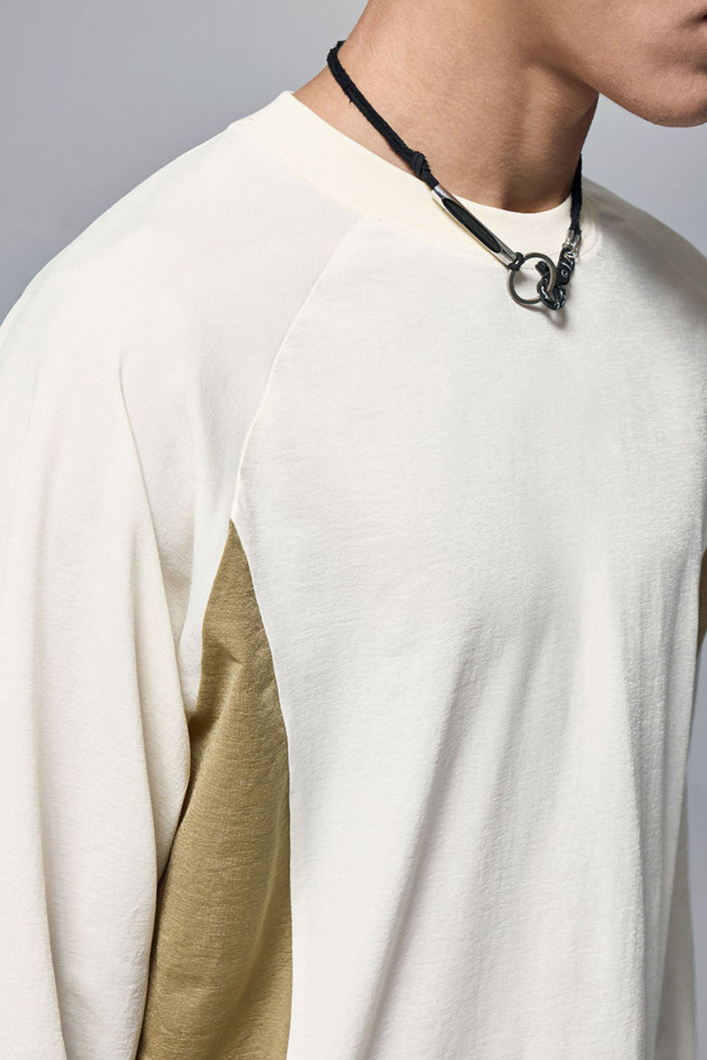 Color-Block Long Sleeve T-Shirt with Crew Neck and Panel Design