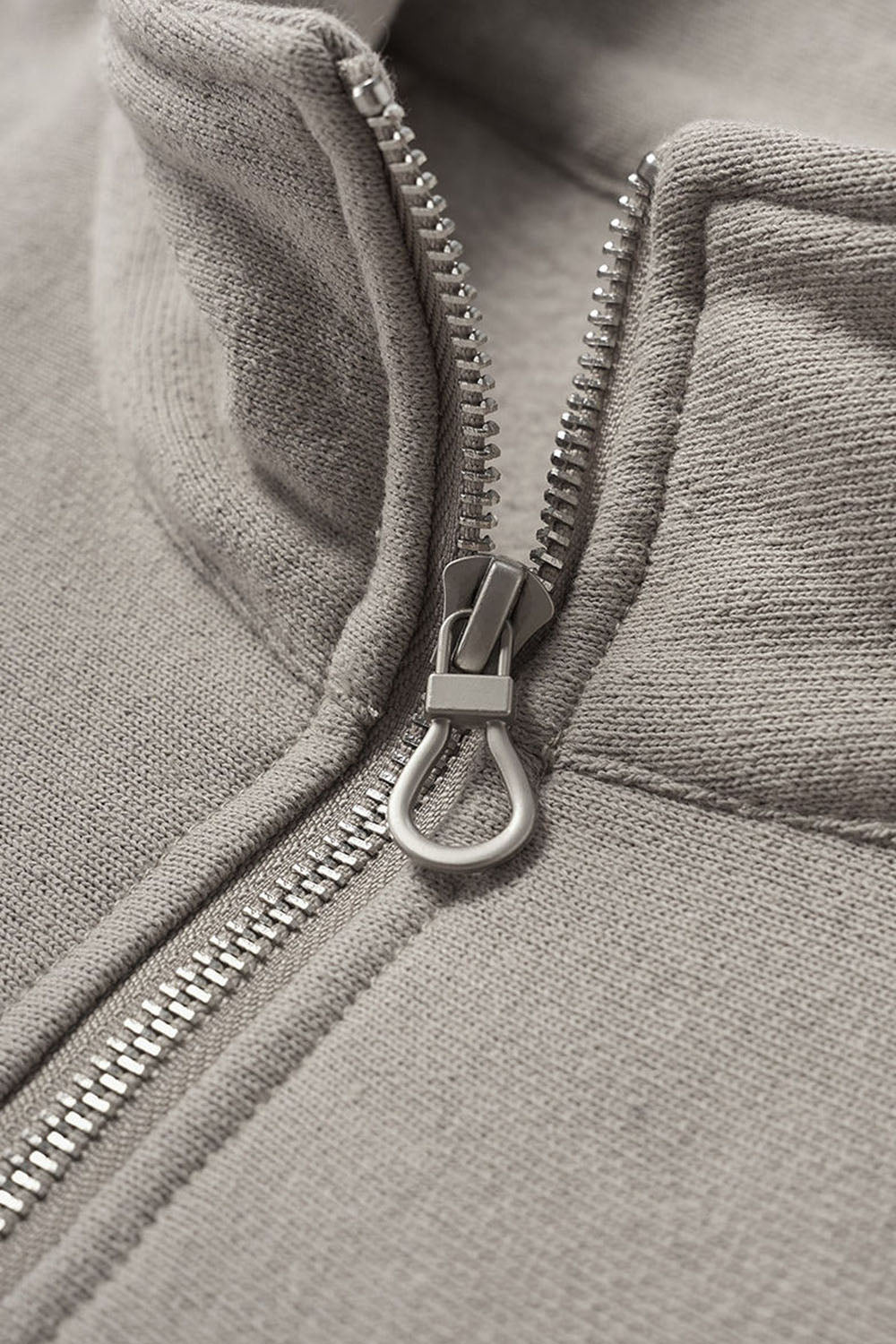 Horizontal Knit Half-Zip Fleece Sweatshirt with Stand Collar and Loose Fit