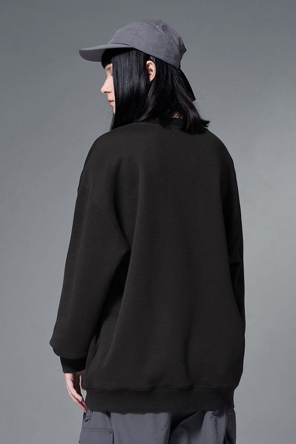 Flame Laminated Fleece Crewneck Sweatshirt with 5-in-1 Multifunctionality in a Loose Casual Fit