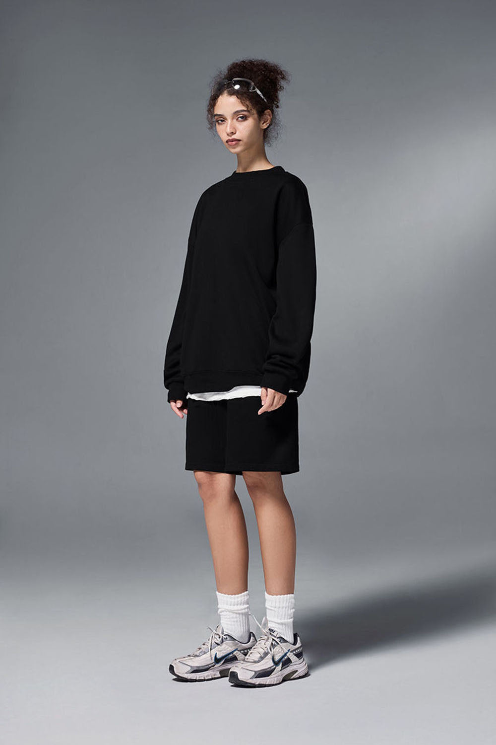 Flame Laminated Fleece Crewneck Sweatshirt with 5-in-1 Multifunctionality in a Loose Casual Fit