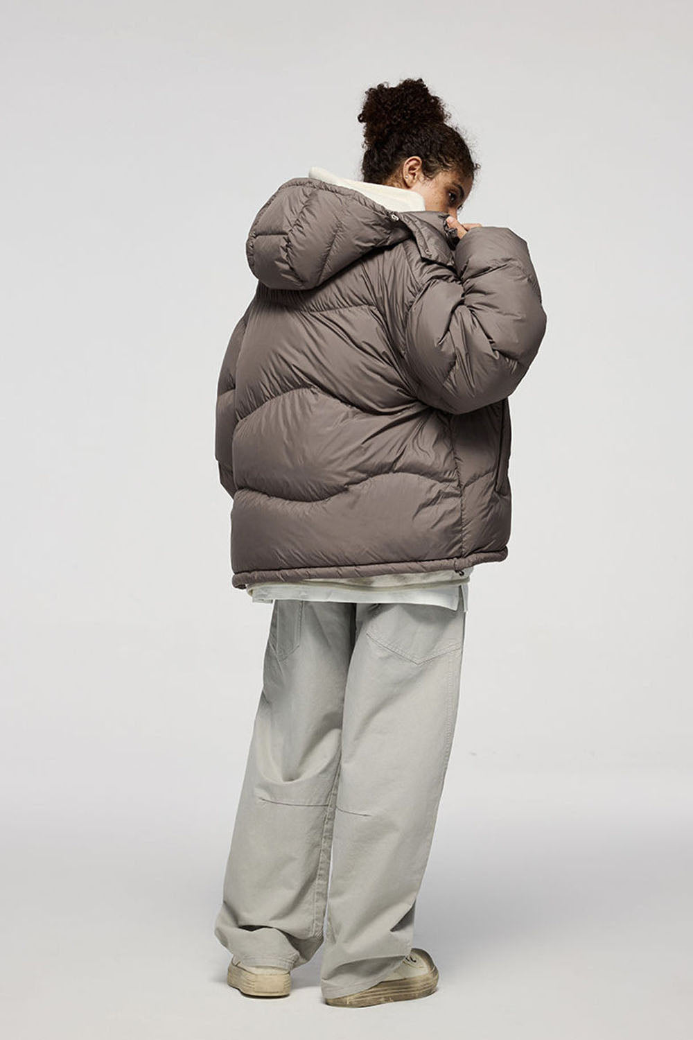 Lightweight Portable Puffer Down Jacket with 90% Down Fill and Solid Color Hooded Loose Fit