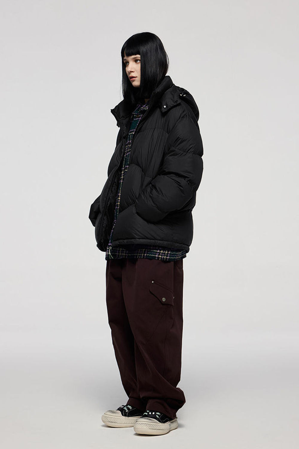 Lightweight Portable Puffer Down Jacket with 90% Down Fill and Solid Color Hooded Loose Fit