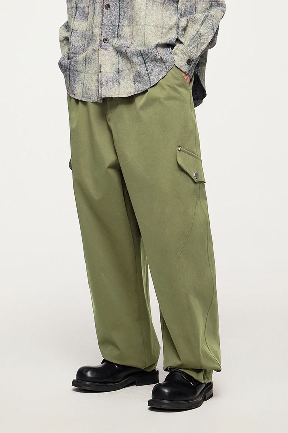 Rivet Faux Pocket Elastic Utility Pants with Wrinkle-Resistant Wide-Leg Design