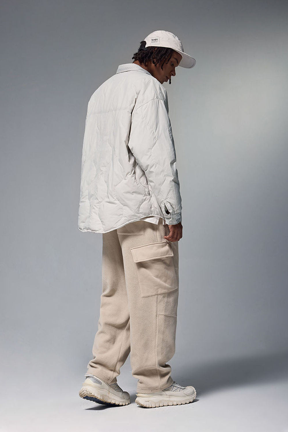 Water-Resistant Gourd Pattern Quilted Down Jacket with 90% Down Fill and Fold-Over Collar