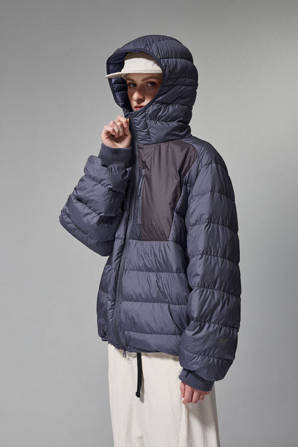 Water-Resistant Lightweight Hooded Down Jacket with 90% Down Fill and Packable Design
