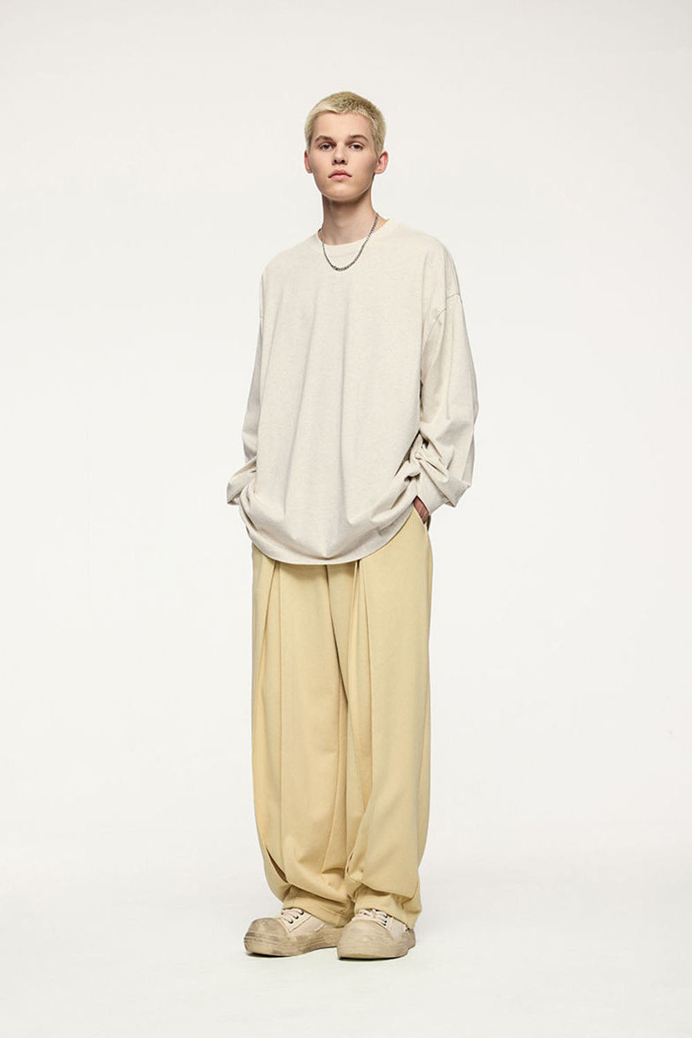 Accordion Pleat Casual Trousers with Diagonal Fish Scale Pattern