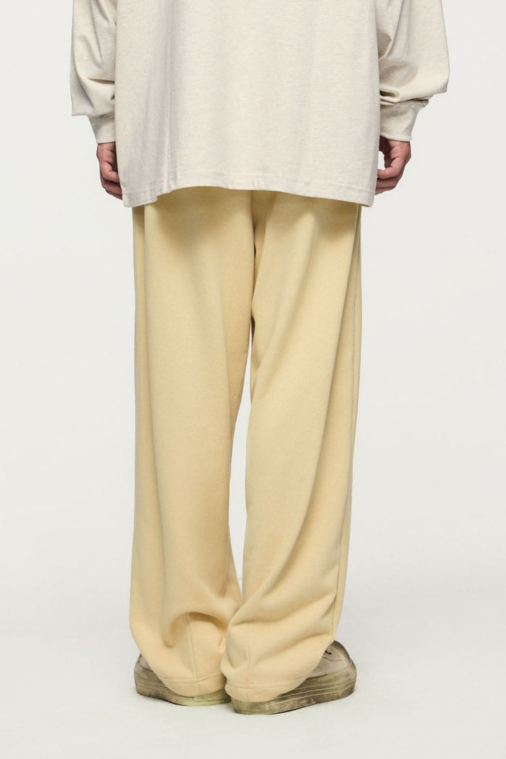 Accordion Pleat Casual Trousers with Diagonal Fish Scale Pattern