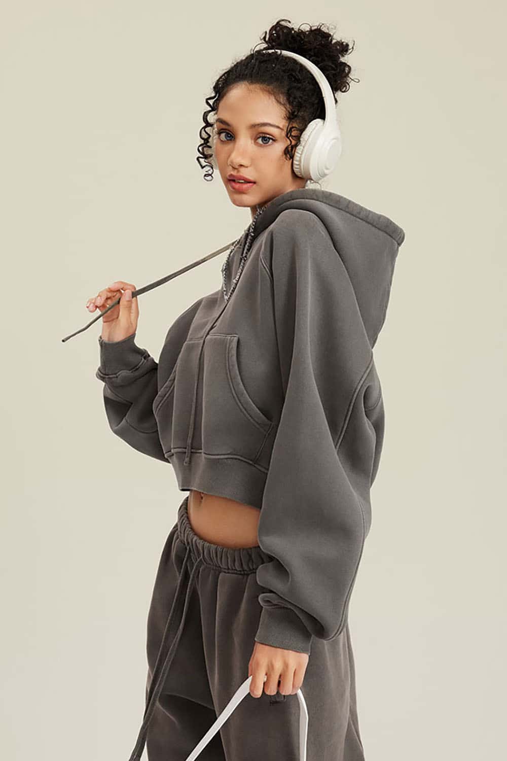 Vintage Washed Fleece-Lined Cropped Hoodie with Drop Shoulder Design