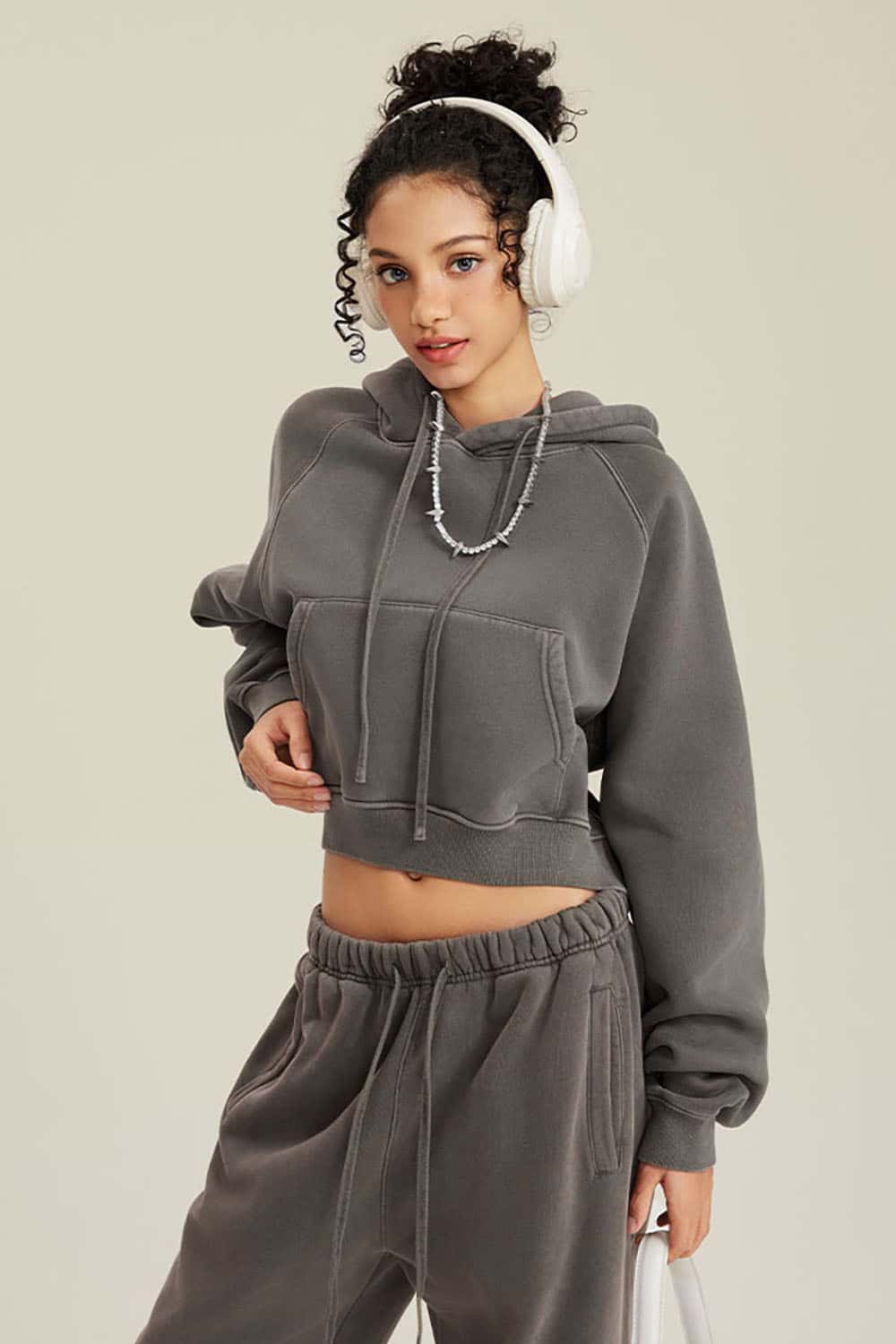 Vintage Washed Fleece-Lined Cropped Hoodie with Drop Shoulder Design