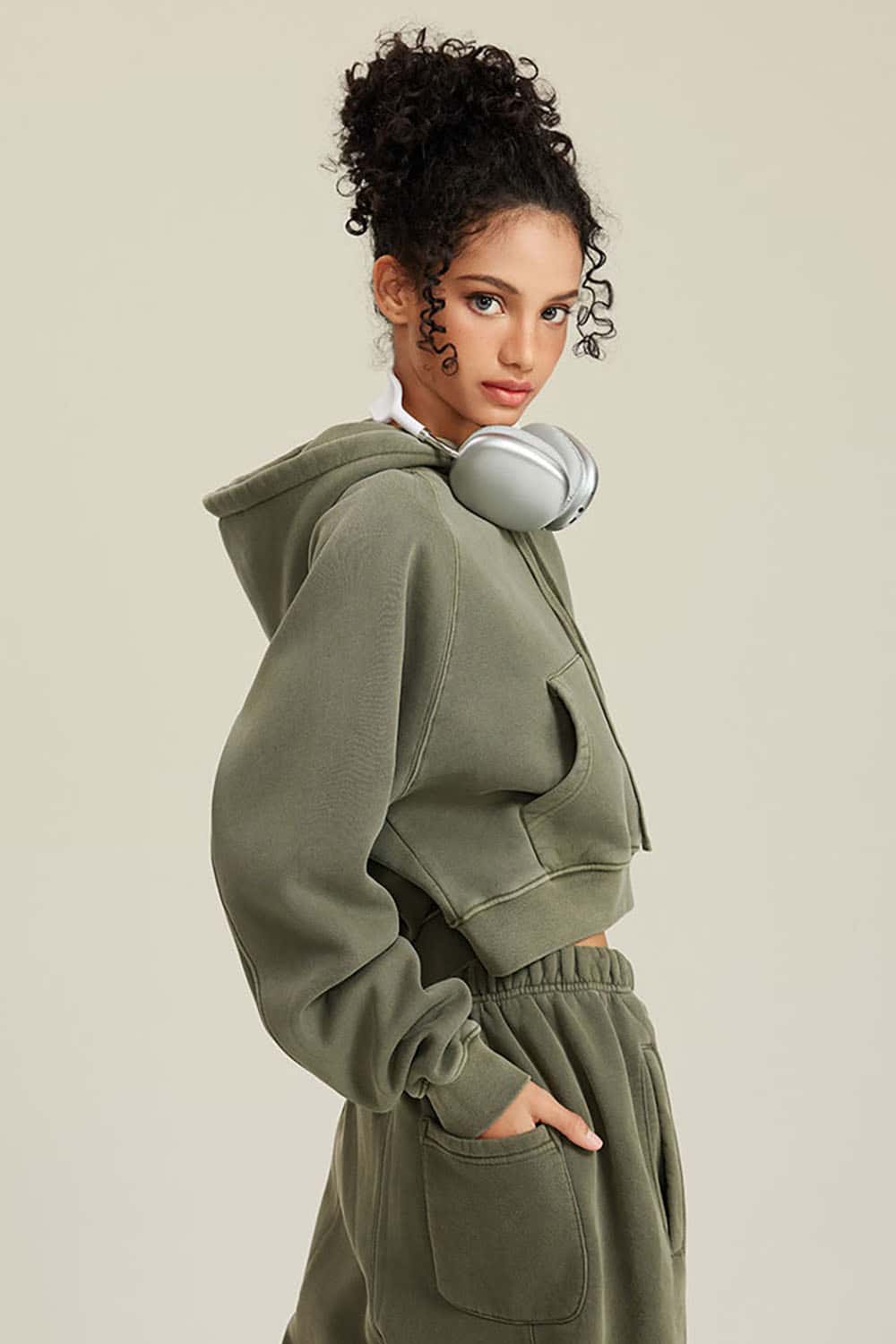 Vintage Washed Fleece-Lined Cropped Hoodie with Drop Shoulder Design